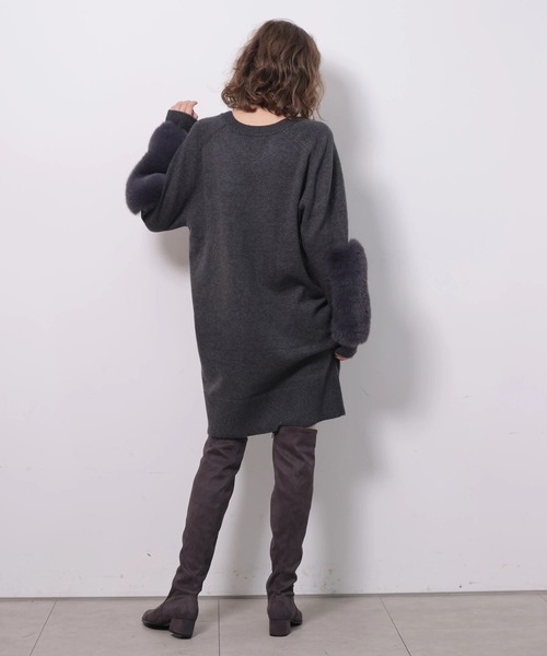 CADUNE(カデュネ)の「ファー付きミニニットワンピース(ワンピース・レディース・チャコールグレー/レッド/ネイビー/ベージュ・38/36)」の8枚目の写真