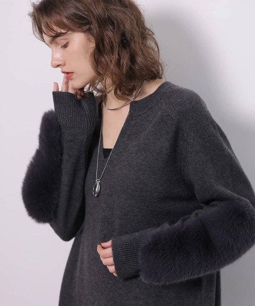 CADUNE(カデュネ)の「ファー付きミニニットワンピース(ワンピース・レディース・チャコールグレー/レッド/ネイビー/ベージュ・38/36)」の14枚目の写真
