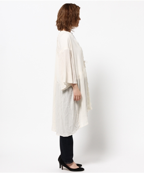 MOUSSY（マウジー）の「LACE COMBI CHIFFON GOWN F（カーディガン/ボレロ・レディース・ホワイト/ブラック/ネイビー・FREE）」の9枚目の写真