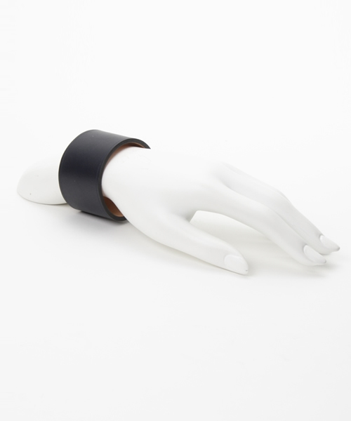 MAISON BOINET（メゾンボワネ）の「MAISON BOINET バングル（バングル/リストバンド・レディース・ベージュ/ネイビー・MEDIUM）」の6枚目の写真