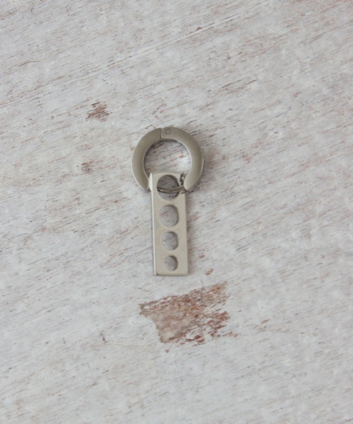 ANCHOR(アンカー)の「3mmワイド フープピアス ホールチャーム13mm(ピアス(片耳用)・メンズ・ブラック/シルバー/ゴールド・FREE)」の2枚目の写真