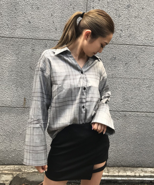 ENVYM（アンビー）の「バックボタンＳＨ（シャツ/ブラウス・レディース・グレー/ブラウン・FREE）」の2枚目の写真