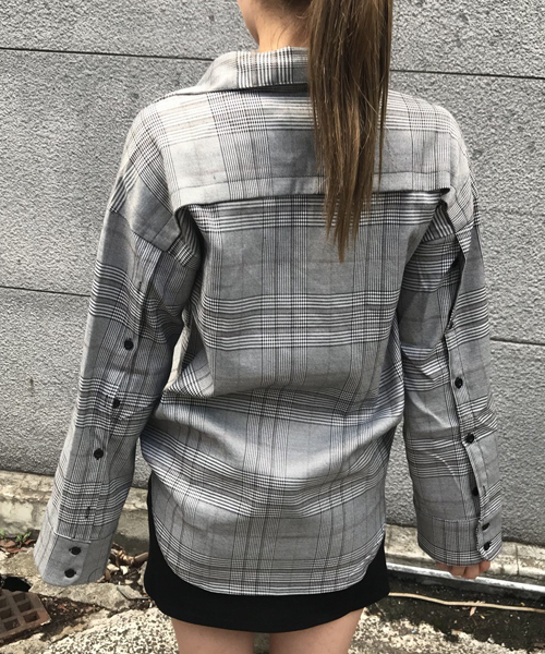 ENVYM（アンビー）の「バックボタンＳＨ（シャツ/ブラウス・レディース・グレー/ブラウン・FREE）」の4枚目の写真