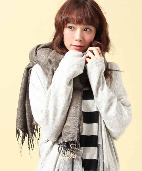 alcali（アルカリ）の「厚手シャンブレー大判ストール（ストール/ショール・レディース・グレー/チャコール/グレイッシュベージュ/カーキ/オレンジ・FREE）」の3枚目の写真