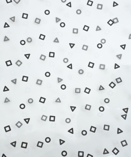 i（アイ）の「○△□プリントビニールトート（トートバッグ・レディース・ホワイト/ブラック・ﾌﾘ-）」の3枚目の写真