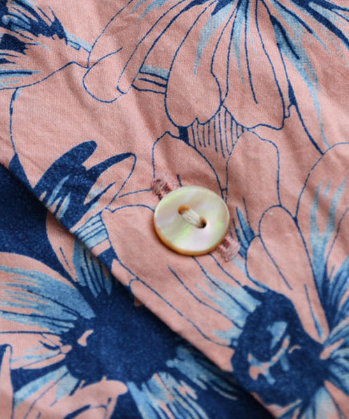 KATHARINE HAMNETT LONDON （キャサリンハムネットロンドン）の「FLOWER PRINT / フラワープリントシャツ（シャツ/ブラウス・メンズ・ブルー/ピンク/ストライプ・MEDIUM/LARGE/AL）」の11枚目の写真