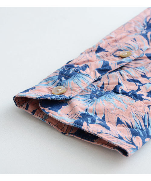 KATHARINE HAMNETT LONDON （キャサリンハムネットロンドン）の「FLOWER PRINT / フラワープリントシャツ（シャツ/ブラウス・メンズ・ブルー/ピンク/ストライプ・MEDIUM/LARGE/AL）」の6枚目の写真