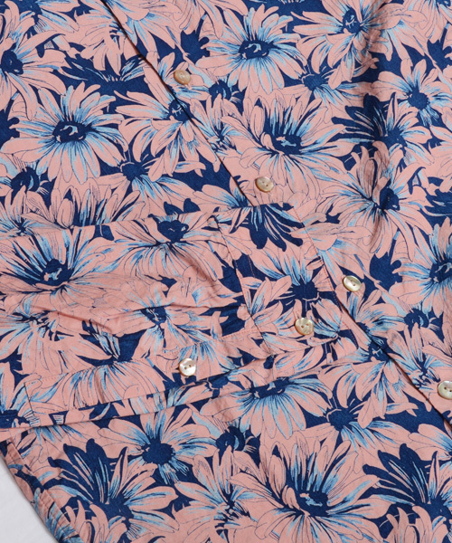 KATHARINE HAMNETT LONDON （キャサリンハムネットロンドン）の「FLOWER PRINT / フラワープリントシャツ（シャツ/ブラウス・メンズ・ブルー/ピンク/ストライプ・MEDIUM/LARGE/AL）」の7枚目の写真