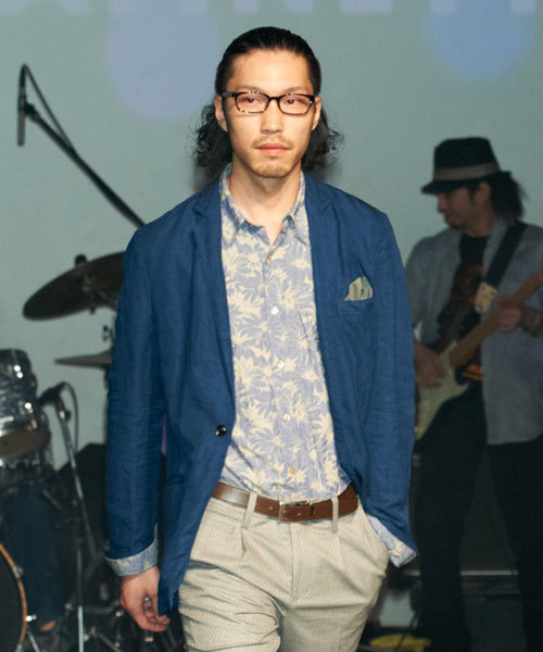 KATHARINE HAMNETT LONDON （キャサリンハムネットロンドン）の「FLOWER PRINT / フラワープリントシャツ（シャツ/ブラウス・メンズ・ブルー/ピンク/ストライプ・MEDIUM/LARGE/AL）」の14枚目の写真