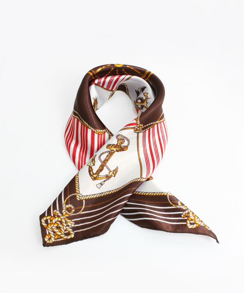 Grandeir（グランディール）の「小判 正方形 スカーフ（バンダナ/スカーフ・レディース・ベージュ/ネイビー/ホワイト系その他/ブラック系その他/ブラウン系その他/ベージュ系その他/ブルー系その他/ピンク系その他・M）」の3枚目の写真