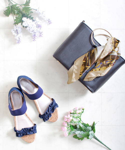 Grandeir（グランディール）の「小判 正方形 スカーフ（バンダナ/スカーフ・レディース・ベージュ/ネイビー/ホワイト系その他/ブラック系その他/ブラウン系その他/ベージュ系その他/ブルー系その他/ピンク系その他・M）」の19枚目の写真