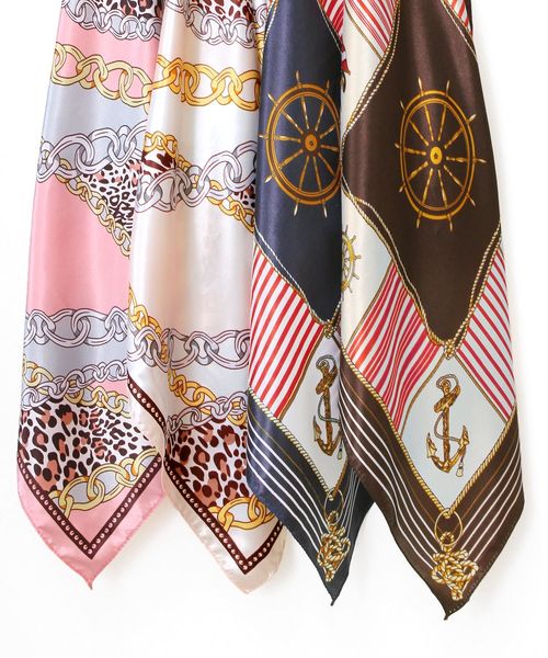 Grandeir（グランディール）の「小判 正方形 スカーフ（バンダナ/スカーフ・レディース・ベージュ/ネイビー/ホワイト系その他/ブラック系その他/ブラウン系その他/ベージュ系その他/ブルー系その他/ピンク系その他・M）」の13枚目の写真