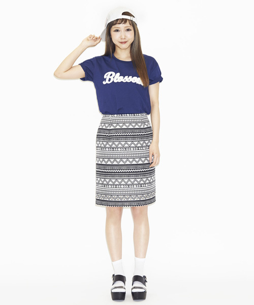 Another Edition（アナザーエディション）の「AE hello Blossam T（Tシャツ/カットソー・レディース・ホワイト/ネイビー・フリー）」の4枚目の写真