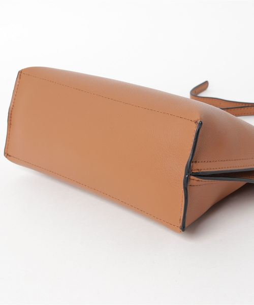 Legato Largo（レガートラルゴ）の「《か　る　い　か　ば　ん》フェイクレザーミニショルダー（ショルダーバッグ・レディース・ブラック/キャメル/マスタード/ベージュ/ブラウン/セージグリーン/ピンクベージュ/サックスブルー/ライトグレー/ダークブラウン/ピンク・FREE）」の13枚目の写真