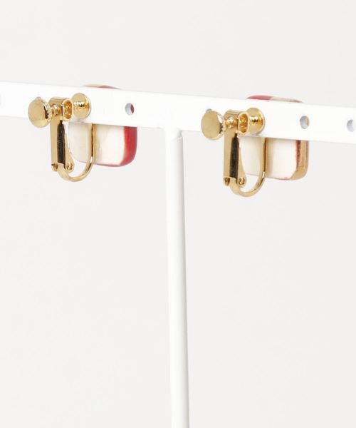 tone（トーン）の「【irodori】スクエア金彩earring（赤）（イヤリング・レディース・レッド・FREE）」の2枚目の写真
