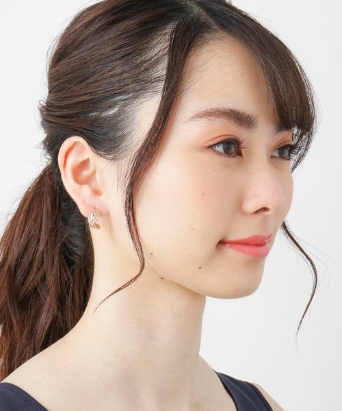 COCOSHNIK(ココシュニック)の「K10ウェーブライン フープピアス 小(ピアス(両耳用)・レディース・ホワイト系その他7・00)」の5枚目の写真