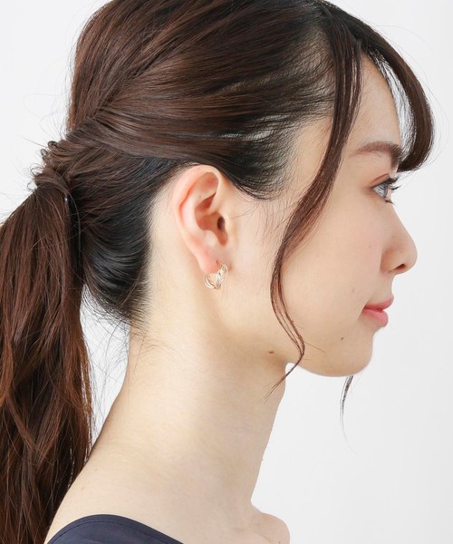 COCOSHNIK(ココシュニック)の「K10ウェーブライン フープピアス 小(ピアス(両耳用)・レディース・ホワイト系その他7・00)」の8枚目の写真