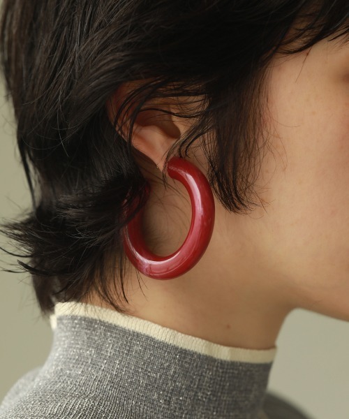 TODAYFUL（トゥデイフル）の「アクリルフープピアス（ピアス（両耳用）・レディース・ブラック/オリーブ/ラベンダー/ボルドー・FREE）」の4枚目の写真