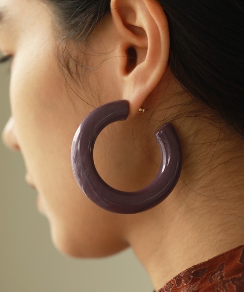 TODAYFUL（トゥデイフル）の「アクリルフープピアス（ピアス（両耳用）・レディース・ブラック/オリーブ/ラベンダー/ボルドー・FREE）」の6枚目の写真