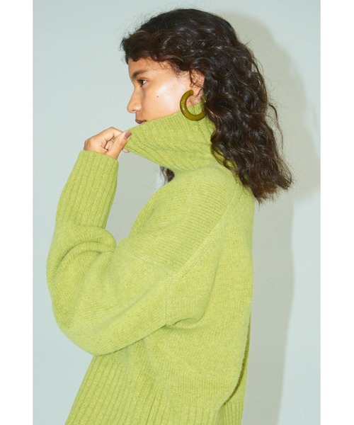 TODAYFUL（トゥデイフル）の「アクリルフープピアス（ピアス（両耳用）・レディース・ブラック/オリーブ/ラベンダー/ボルドー・FREE）」の5枚目の写真