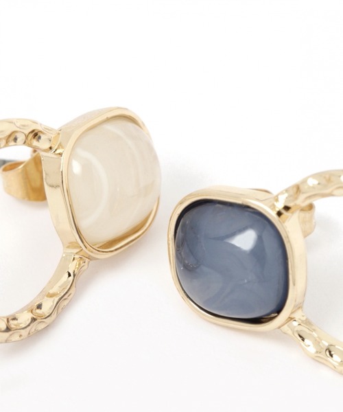 LAKOLE（ラコレ）の「デザインサークルカラーピアス / LAKOLE（ピアス（両耳用）・レディース・ホワイト/ブルー/グリーン/クリアレッド/グレー・FREE）」の7枚目の写真