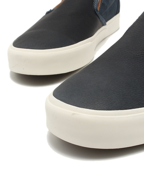 VANS（バンズ）の「VANS / CLASSIC SLIP-ON CA（スニーカー・メンズ・チャコールグレー/ワイン・8inch/10.5inch/10inch/9inch/8.5inch/9.5inch）」の5枚目の写真