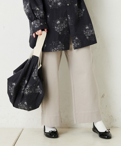 PUAL CE CIN（ピュアルセシン）の「花束プリント変形バッグ（ショルダーバッグ・レディース・ホワイト/チャコール/グレイッシュベージュ・ONE SIZE）」の6枚目の写真