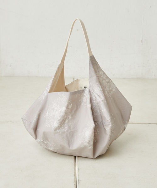 PUAL CE CIN（ピュアルセシン）の「花束プリント変形バッグ（ショルダーバッグ・レディース・ホワイト/チャコール/グレイッシュベージュ・ONE SIZE）」の7枚目の写真