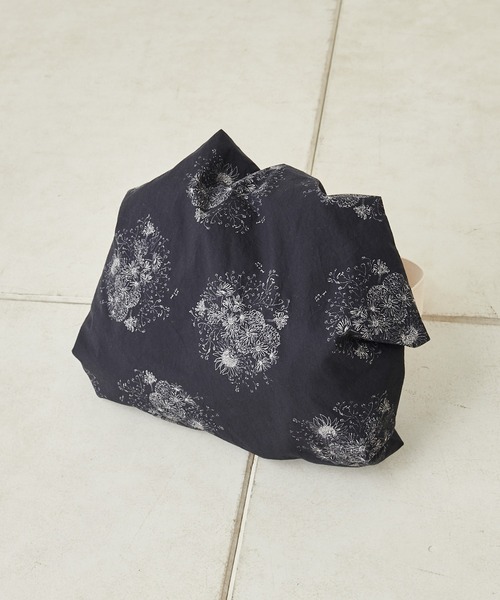 PUAL CE CIN（ピュアルセシン）の「花束プリント変形バッグ（ショルダーバッグ・レディース・ホワイト/チャコール/グレイッシュベージュ・ONE SIZE）」の18枚目の写真