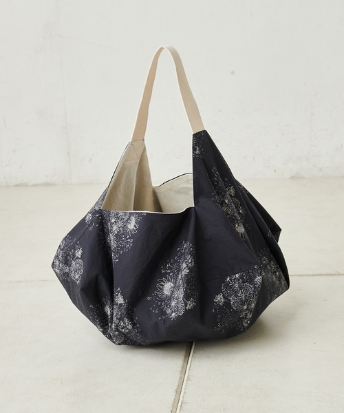 PUAL CE CIN（ピュアルセシン）の「花束プリント変形バッグ（ショルダーバッグ・レディース・ホワイト/チャコール/グレイッシュベージュ・ONE SIZE）」の16枚目の写真