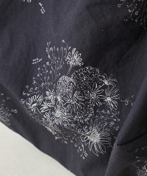 PUAL CE CIN（ピュアルセシン）の「花束プリント変形バッグ（ショルダーバッグ・レディース・ホワイト/チャコール/グレイッシュベージュ・ONE SIZE）」の12枚目の写真