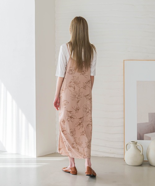 UNE MANSION(ユヌマンション)の「花柄ロングノースリーブワンピース(シャツワンピース・レディース・ブラック/ベージュ・FREE)」の6枚目の写真