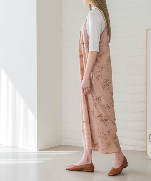 UNE MANSION(ユヌマンション)の「花柄ロングノースリーブワンピース(シャツワンピース・レディース・ブラック/ベージュ・FREE)」の3枚目の写真