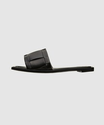 メゾンエウレカ　MAISON EUREKA サンダル MAISON EUREKA（メゾンエウレカ）の「RANDOM MESH SANDAL