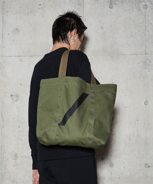 5351 POUR LES HOMMES（ゴーサンゴーイチプールオム）の「【5/】スラッシュ トート（トートバッグ・メンズ・ブラック/カーキ・フリー）」の9枚目の写真