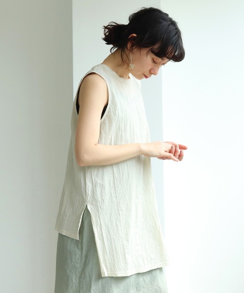 極美品✨ yuni ユニ 長袖コットンバンドカラープルオーバーブラウス シャツ yuni（ユニ ）の「塩縮コットン天竺no sleeve プルオーバー（T