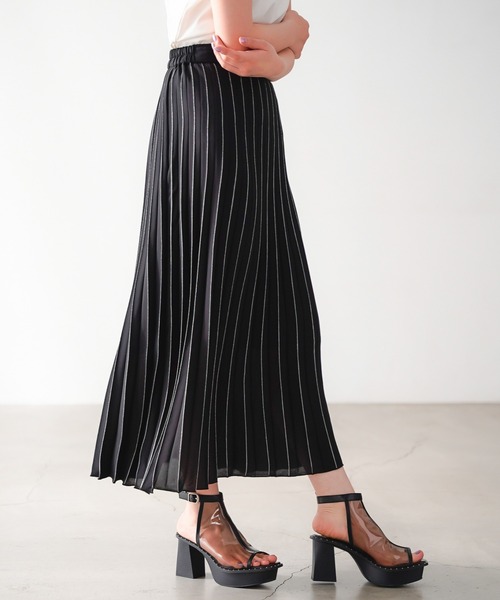 PAGEBOY（ページボーイ）の「ラメラインプリーツスカート（スカート・レディース・オフホワイト/ブラック・FREE）」の2枚目の写真