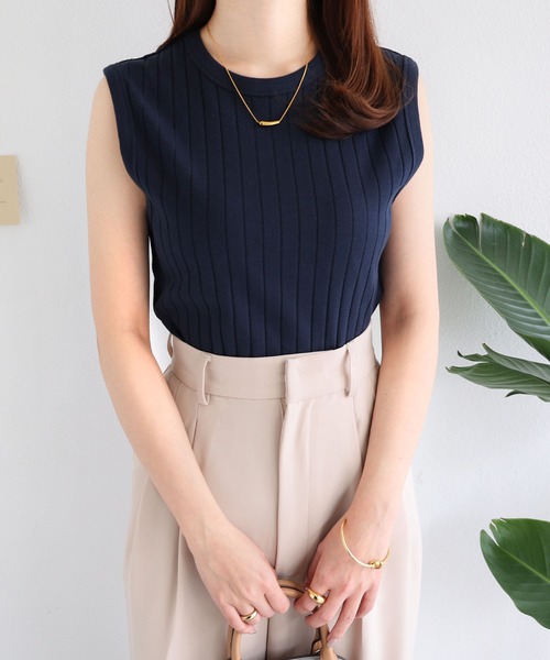 andme(アンドミー)の「コットンフライスワイドリブノースリーブトップス(Tシャツ/カットソー・レディース・オフホワイト/ブラック/チャコールグレー/キナリ/ブラウン/ピンク/グリーン/オレンジ/ライトグリーン/ネイビー・L/M)」の1枚目の写真