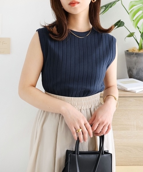 andme(アンドミー)の「コットンフライスワイドリブノースリーブトップス(Tシャツ/カットソー・レディース・オフホワイト/ブラック/チャコールグレー/キナリ/ブラウン/ピンク/グリーン/オレンジ/ライトグリーン/ネイビー・L/M)」の11枚目の写真