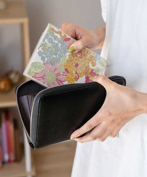 VitaFelice（ヴィータフェリーチェ）の「スキミング防止通帳ケース（パスポートケース・レディース・レッド/サックスブルー/オレンジ/イエロー/ピンク/グリーン/ブラック/ラベンダー/ブラウン・FREE）」の2枚目の写真