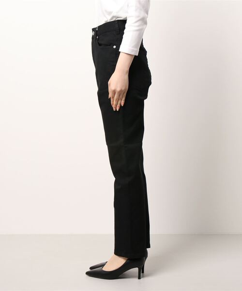 NATURAL BEAUTY BASIC（ナチュラルビューティーベーシック）の「テーパードデニム/0171230871（デニムパンツ・レディース・ブラック/オフホワイト/ブラウン・MEDIUM/SMALL）」の5枚目の写真