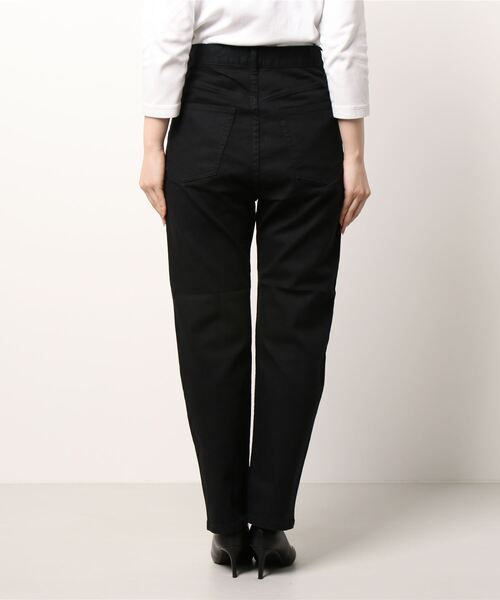 NATURAL BEAUTY BASIC（ナチュラルビューティーベーシック）の「テーパードデニム/0171230871（デニムパンツ・レディース・ブラック/オフホワイト/ブラウン・MEDIUM/SMALL）」の4枚目の写真