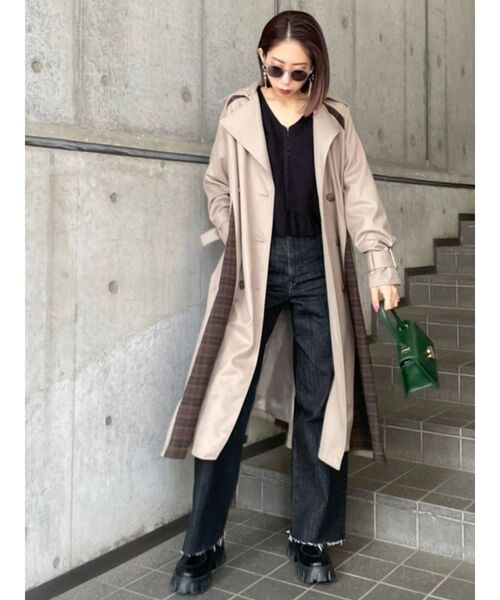 EMODA(エモダ)の「カーブウエストハイウエストジーンズ(デニムパンツ・レディース・ライトブルー/ブラック・SMALL/MEDIUM/X-SMALL)」の12枚目の写真