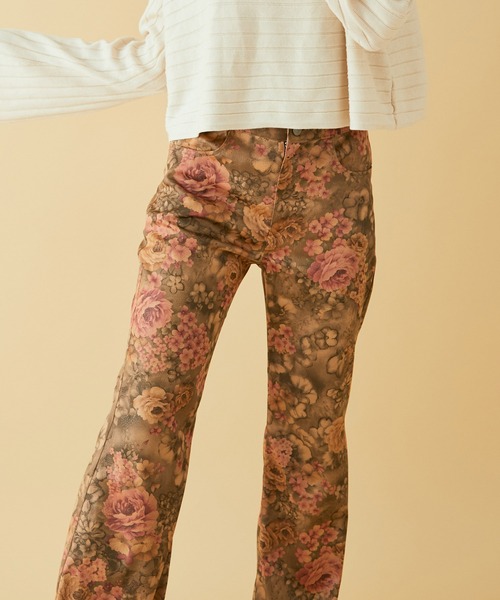 MADEMOISELLE ROPE'(マドモアゼル ロペ)の「【TEAK】フェイクレザーフラワーフレアパンツ(その他パンツ・レディース・ダークブラウン・FREE)」の16枚目の写真