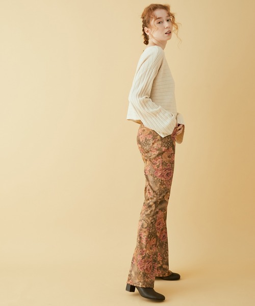 MADEMOISELLE ROPE'(マドモアゼル ロペ)の「【TEAK】フェイクレザーフラワーフレアパンツ(その他パンツ・レディース・ダークブラウン・FREE)」の8枚目の写真