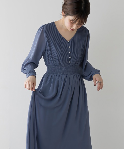 natural couture（ナチュラルクチュール）の「【WEB限定カラー有り】ピンタックプリーツお上品ワンピース（ワンピース・レディース・チャコールグレー/ベージュ/ブルー/ボルドー/その他1/その他2/その他3/その他4/その他5・FREE）」の4枚目の写真