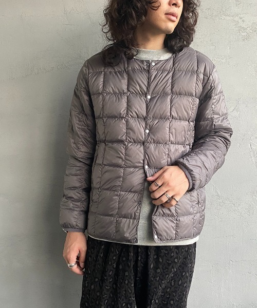 TAION（タイオン）の「【WEB限定】[TAION/タイオン] クルーネックボタンインナーダウンジャケット（ダウンジャケット/コート・レディース・ブラック/ベージュ/グレー/オフホワイト/オリーブ・M/L/XL）」の4枚目の写真
