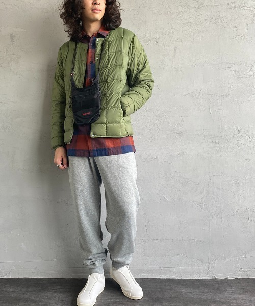 TAION（タイオン）の「【WEB限定】[TAION/タイオン] クルーネックボタンインナーダウンジャケット（ダウンジャケット/コート・レディース・ブラック/ベージュ/グレー/オフホワイト/オリーブ・M/L/XL）」の16枚目の写真