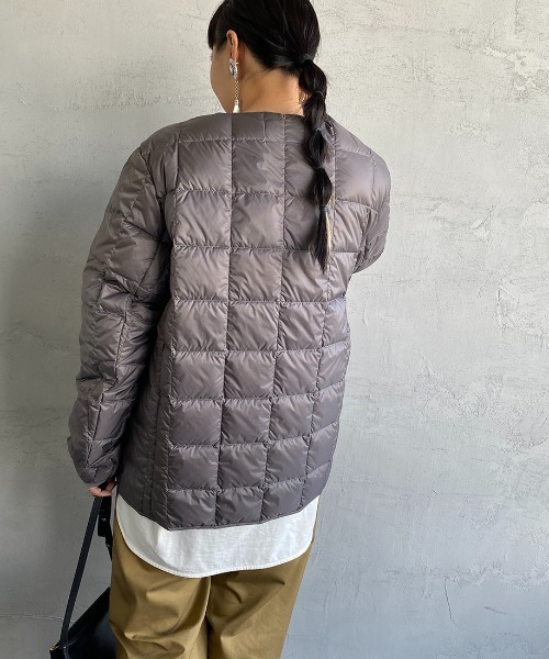 TAION（タイオン）の「【WEB限定】[TAION/タイオン] クルーネックボタンインナーダウンジャケット（ダウンジャケット/コート・レディース・ブラック/ベージュ/グレー/オフホワイト/オリーブ・M/L/XL）」の10枚目の写真