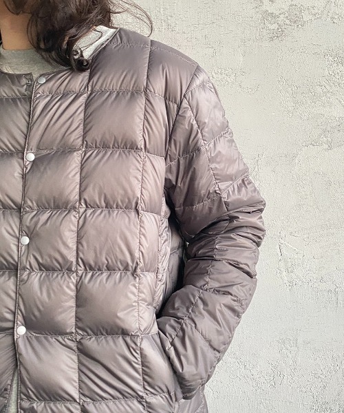 TAION（タイオン）の「【WEB限定】[TAION/タイオン] クルーネックボタンインナーダウンジャケット（ダウンジャケット/コート・レディース・ブラック/ベージュ/グレー/オフホワイト/オリーブ・M/L/XL）」の21枚目の写真